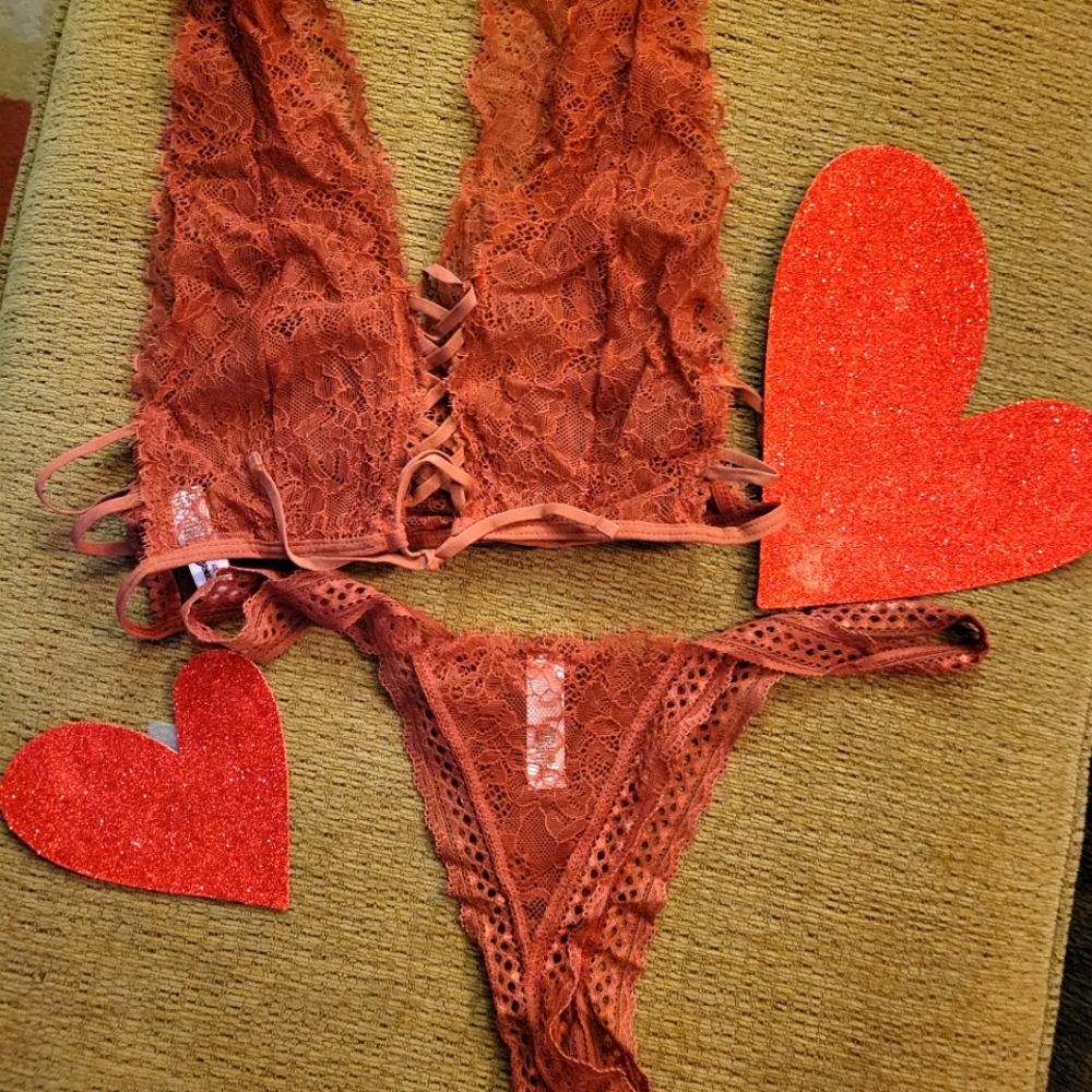 LACE MED. BRALETTE WITH PANTY NWOT